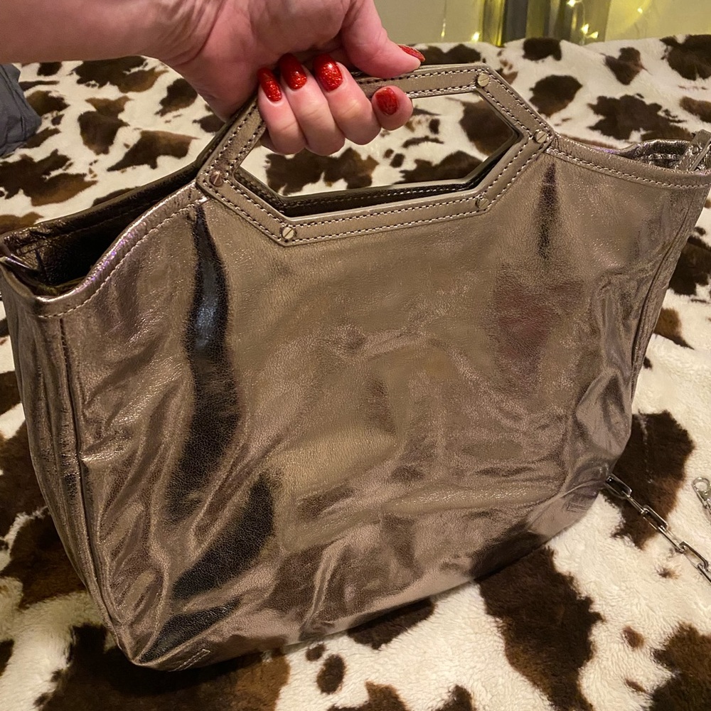 Tory Burch NO FLAWS metallic crossbody/tote/satchel bag. Detachable strap. - Picture 2 of 11
